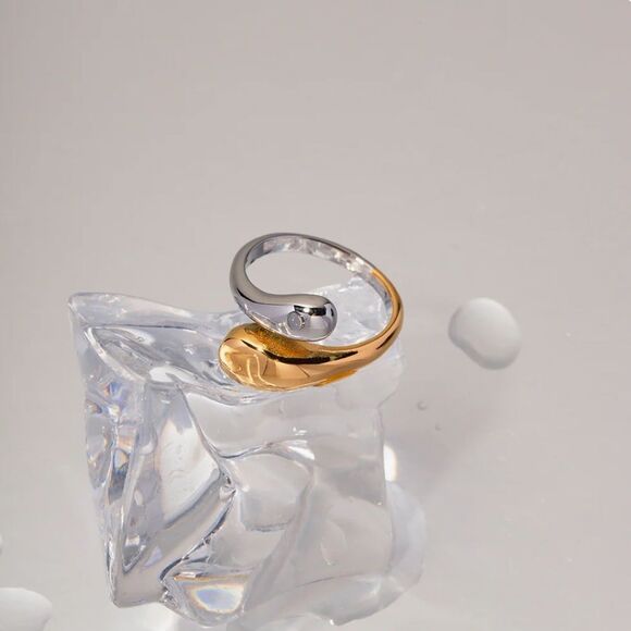 Samantha 18K Gold-Plated Adjustable Ring Retail $58.00 - Picture 5 of 9